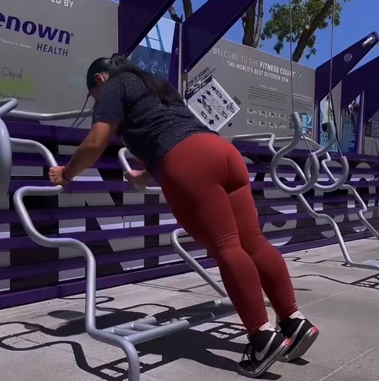 Elena using the Fitness Court®